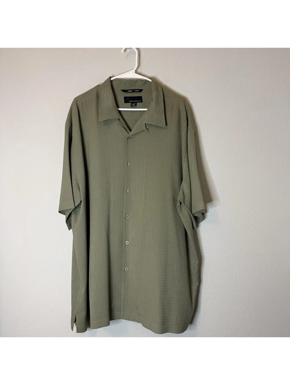Greg Norman Men’s XL 100%Silk Shirt Olive Green Textured Short Sleeve Golf Camp